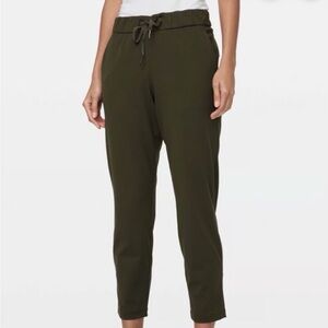 Lululemon On the Fly pant 7/8 Olive Green